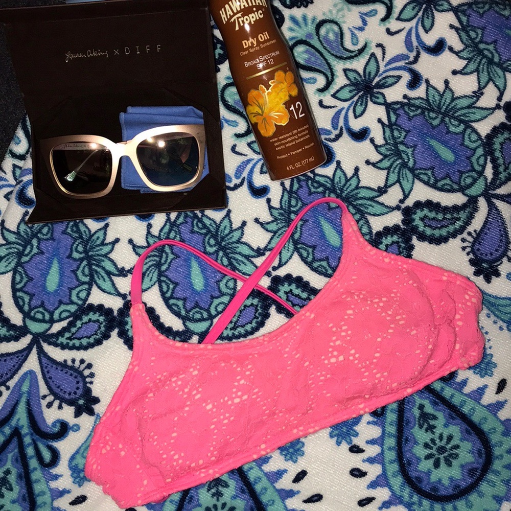 🌸bright, trendy swim top🌸